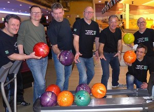 Männersportgruppe „Bodywork-Power for Men“, zu Besuch im Bowlingcenter in Linden